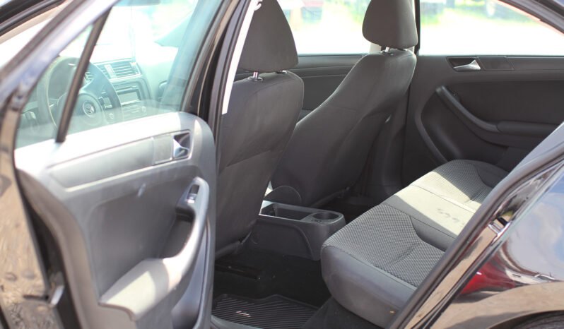 Volkswagen Jetta 2011 full