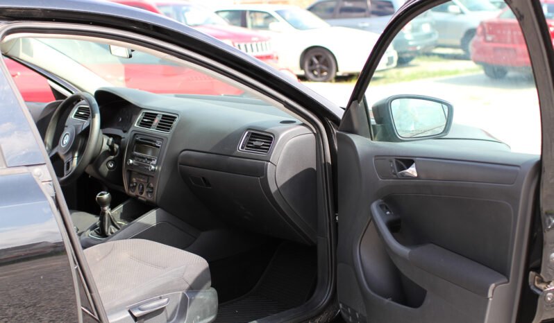 Volkswagen Jetta 2011 full