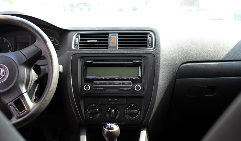 Volkswagen Jetta 2011 full