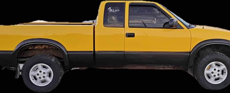 2003 Chevrolet S10 Regular Cab LS Pickup 2DR 6FT full
