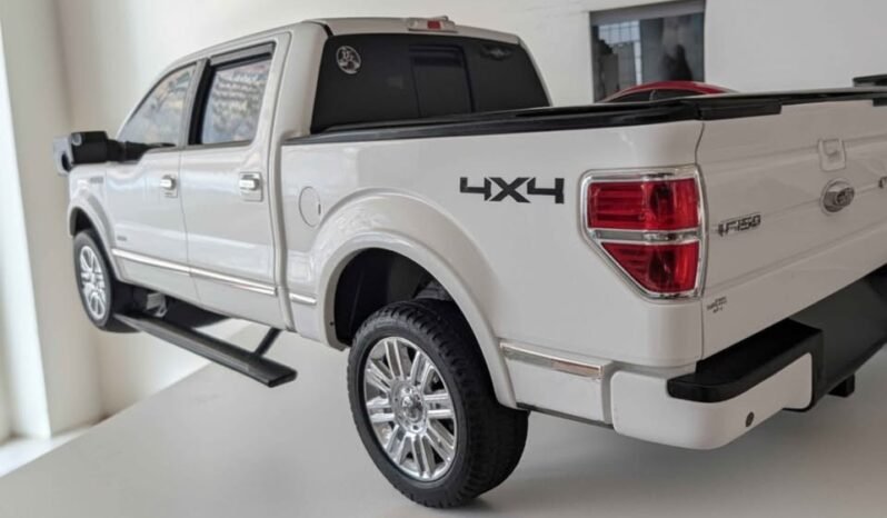 2013 Ford F150 Supercrew Cab Platinum Pickup 4DR 5 1/2 FT full